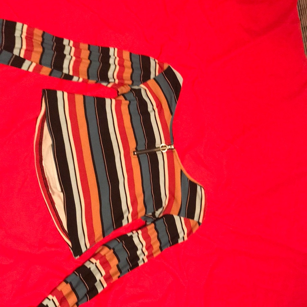 Long sleeve cropped.